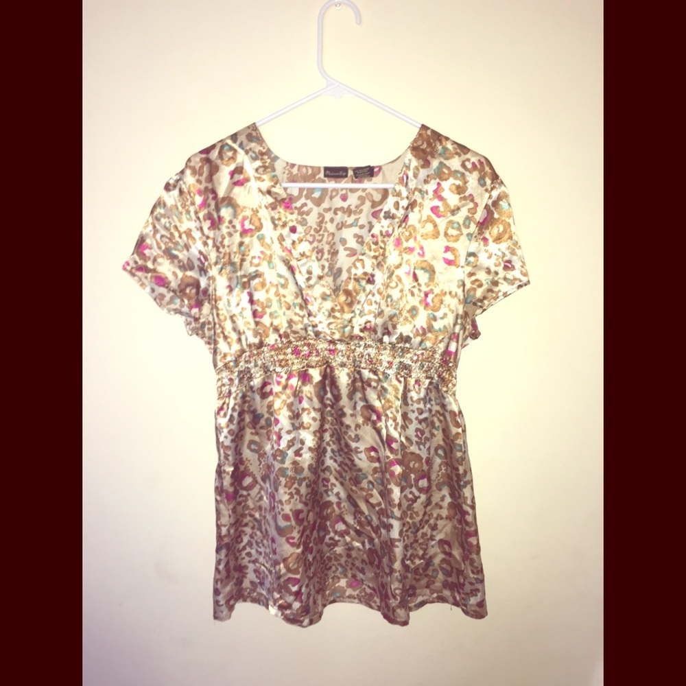 A brownish tan cheetah print top (never worn)👍